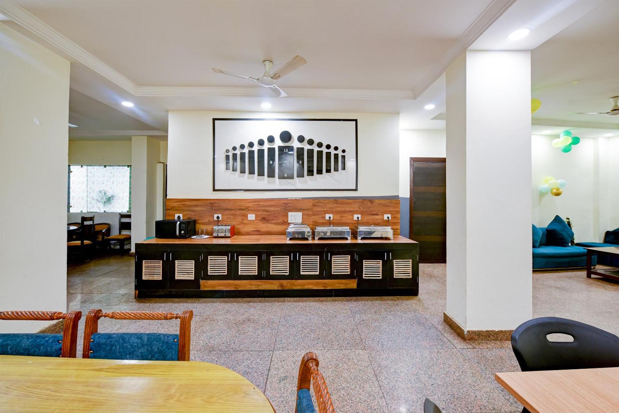 Hotel Majestic Park At Airport New Delhi